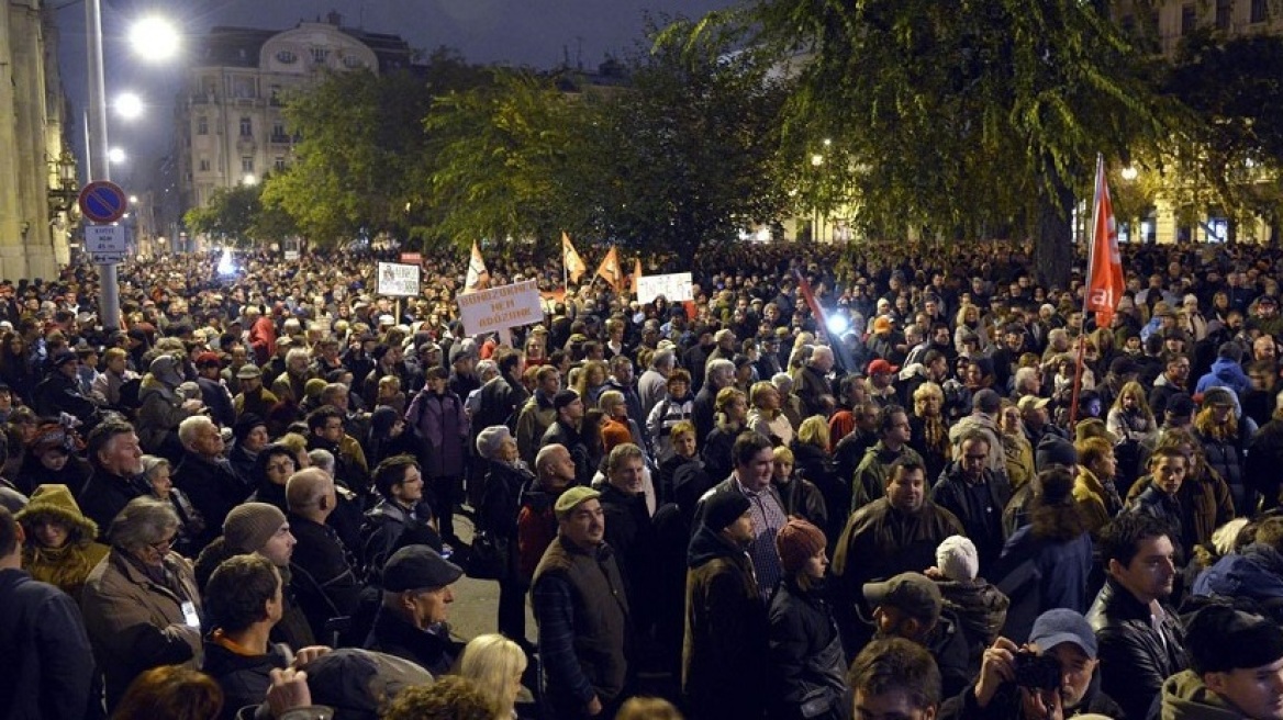 Ουγγαρία: Διαμαρτυρίες για την απόφαση της κυβέρνησης να επιβάλλει φόρο στο internet!